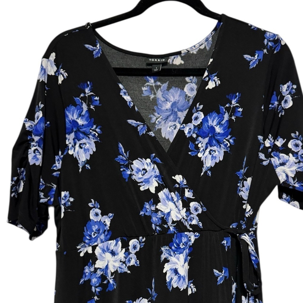 Torrid Blue & Black Floral Faux-Wrap Midi Dress - Size 1X - Picture 3 of 8